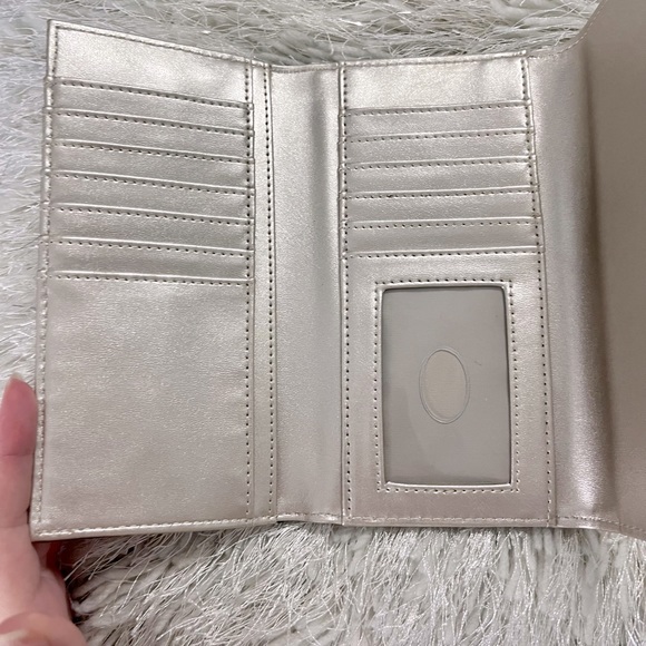 GUESS blush wallet discontinued - Picture 3 of 4